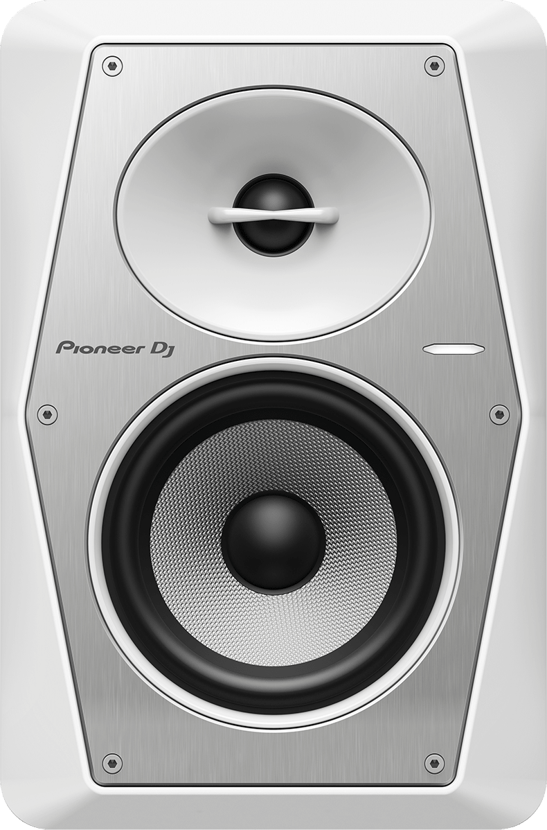 Fehér Pioneer DJ hangfal ezüst előlappal és fekete meghajtókkal.