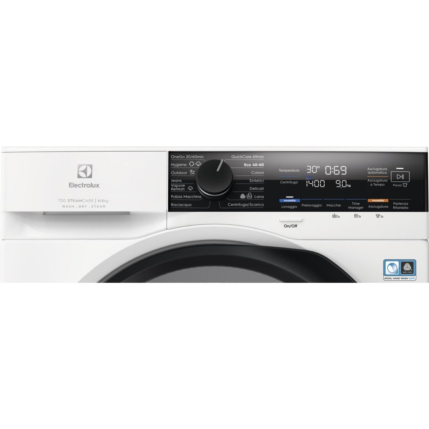 Primo piano di una lavatrice Electrolux bianca, che mostra il pannello di controllo e l'oblò.