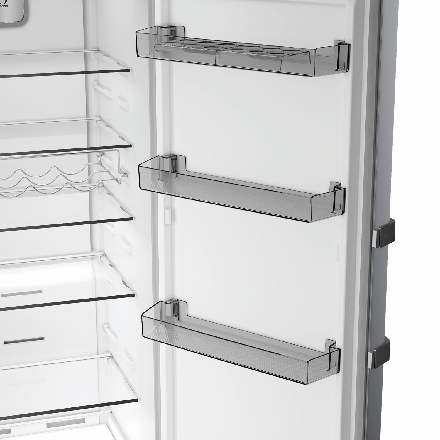 Vue intérieure d'un réfrigérateur ouvert avec étagères en verre et bacs de porte transparents.