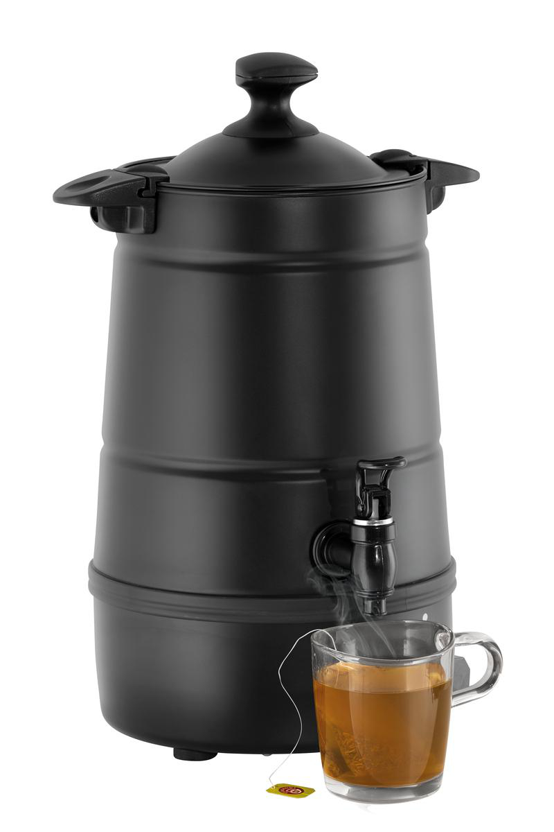 Ein schwarzer Wasserkocher mit Zapfhahn und einer Tasse Tee daneben.