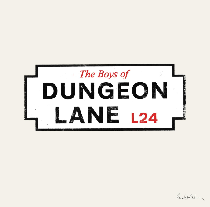 Ein Schild mit der Aufschrift "The Boys of DUNGEON LANE L24" auf einem cremefarbenen Hintergrund.