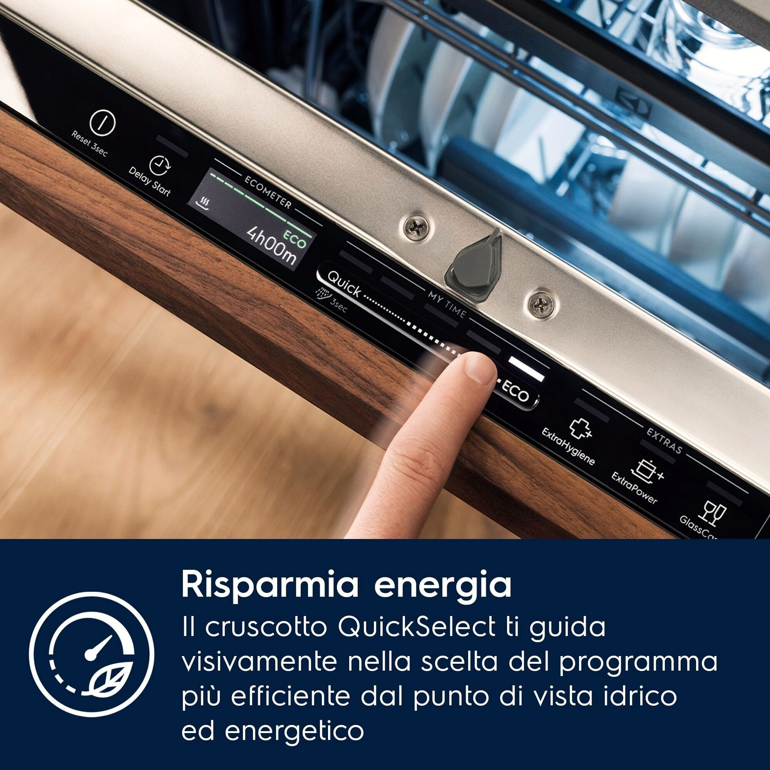 Un dito tocca il pannello di controllo di una lavastoviglie con display ECO.
