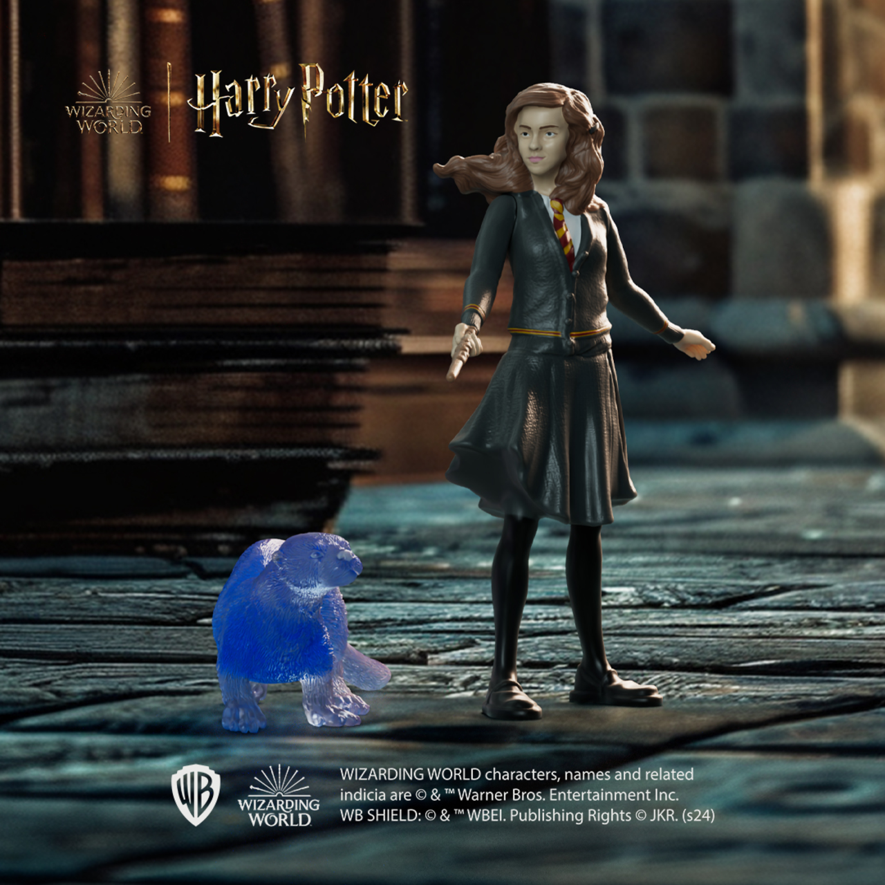 Hermine Granger Figur mit einem Patronus-Tier in einer Bibliothek