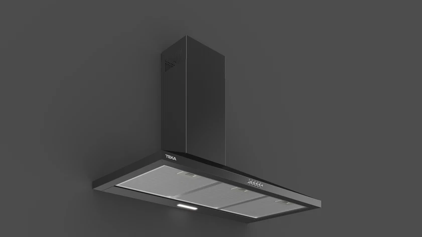 Campana extractora negra con filtro plateado y luz integrada en pared gris.