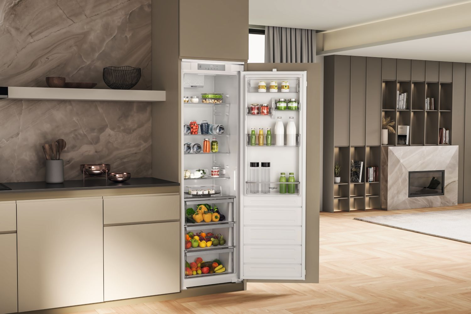 Un refrigerador abierto lleno de comida, junto a una encimera y una sala de estar.