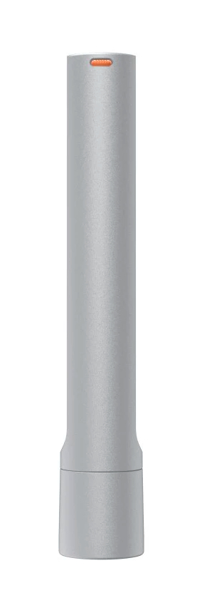 Srebrny cylinder z pomarańczowym paskiem na górze na białym tle.