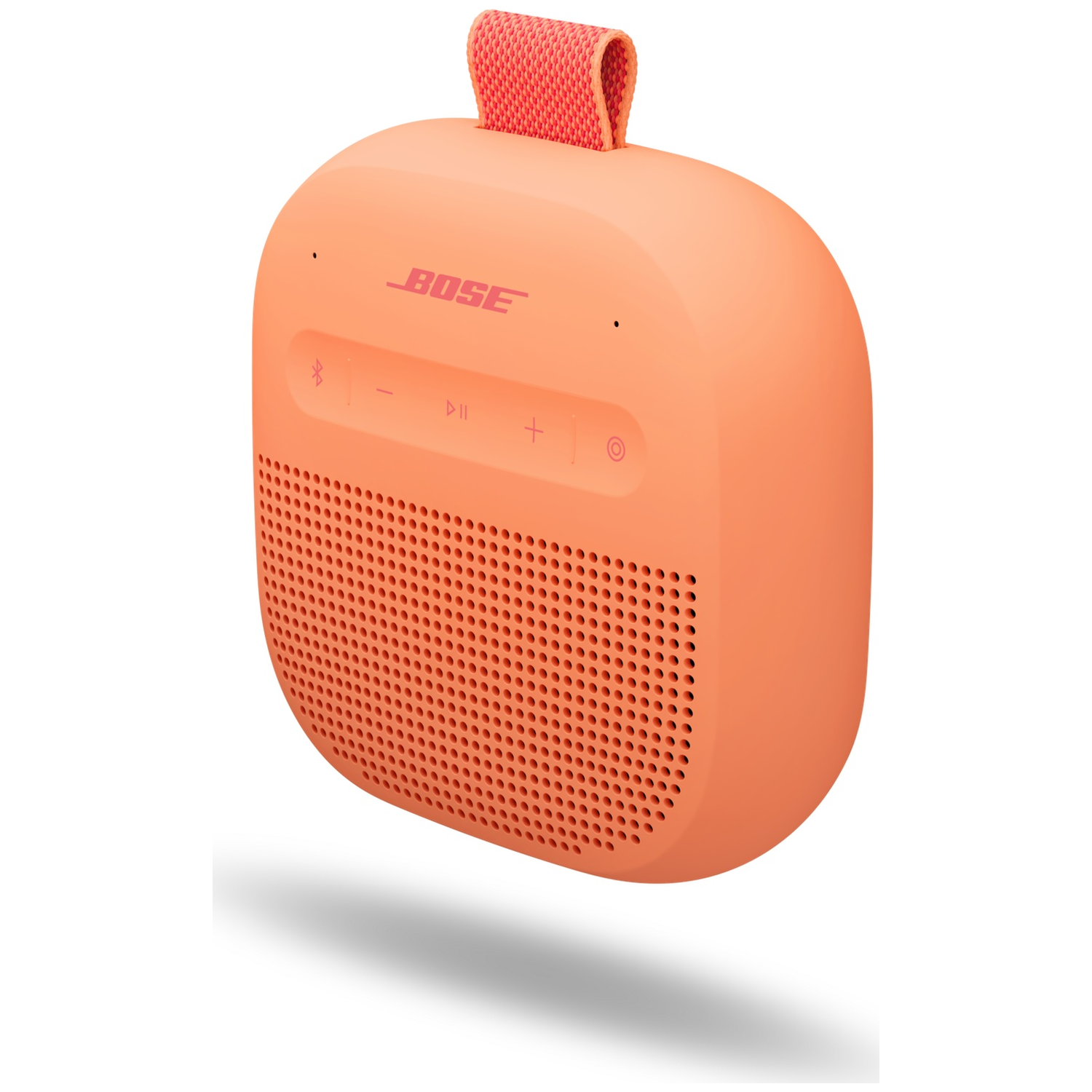 Een oranje Bose speaker met draagband en bedieningsknoppen.