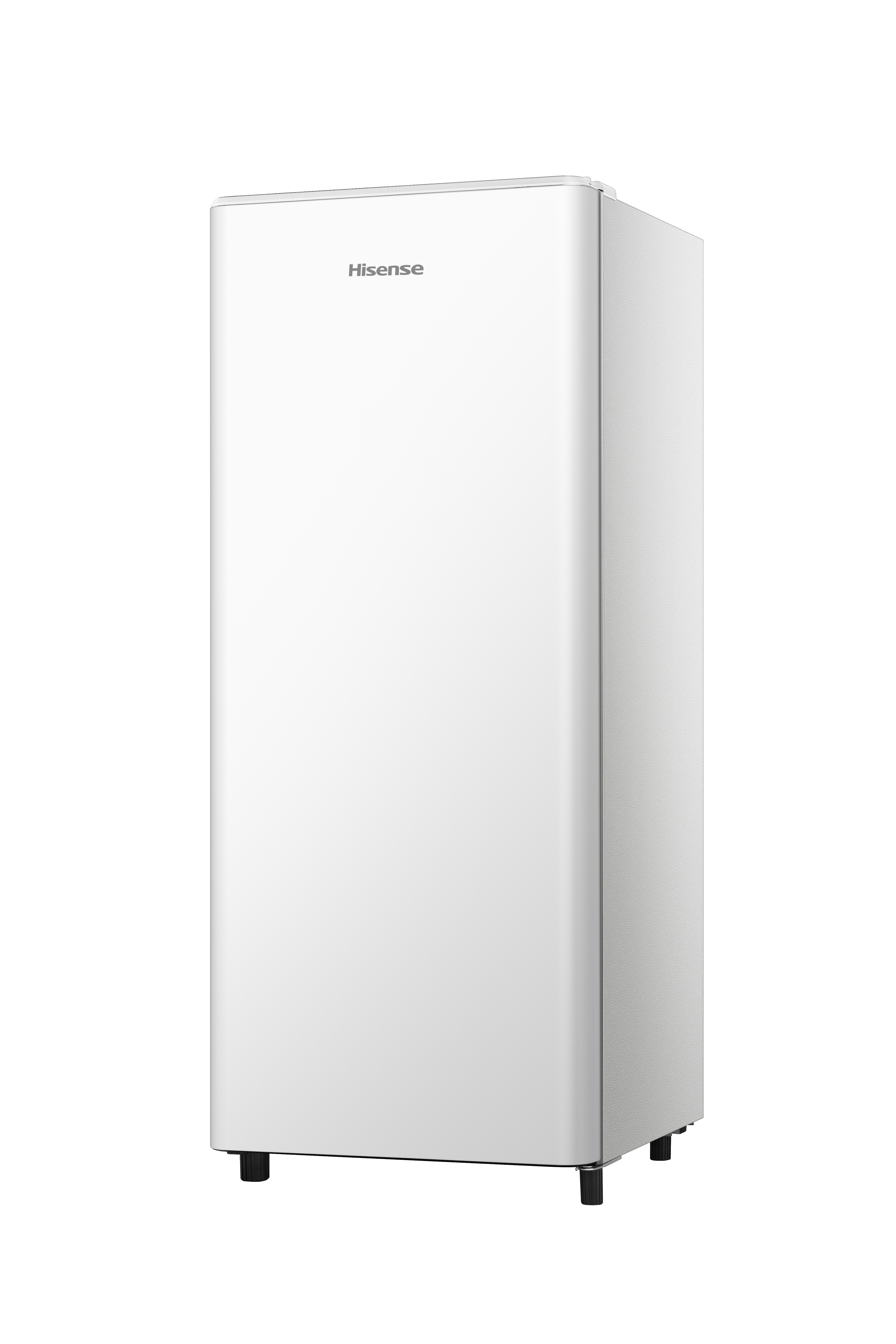 Ein schlanker, weißer Hisense-Kühlschrank mit silbernen Akzenten steht auf vier schwarzen Füßen.