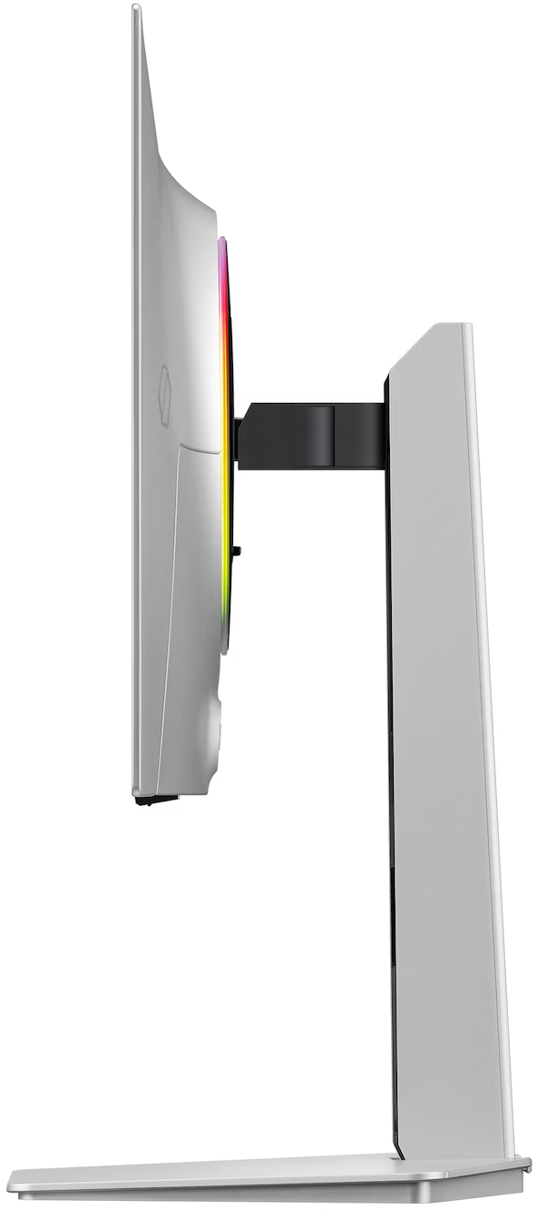 Ezüst számítógép monitor RGB világítással, állványon.