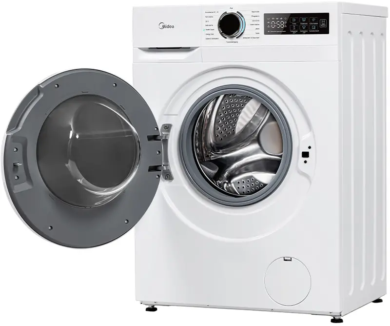 Eine weiße Waschmaschine mit geöffneter Tür und sichtbarer Trommel.