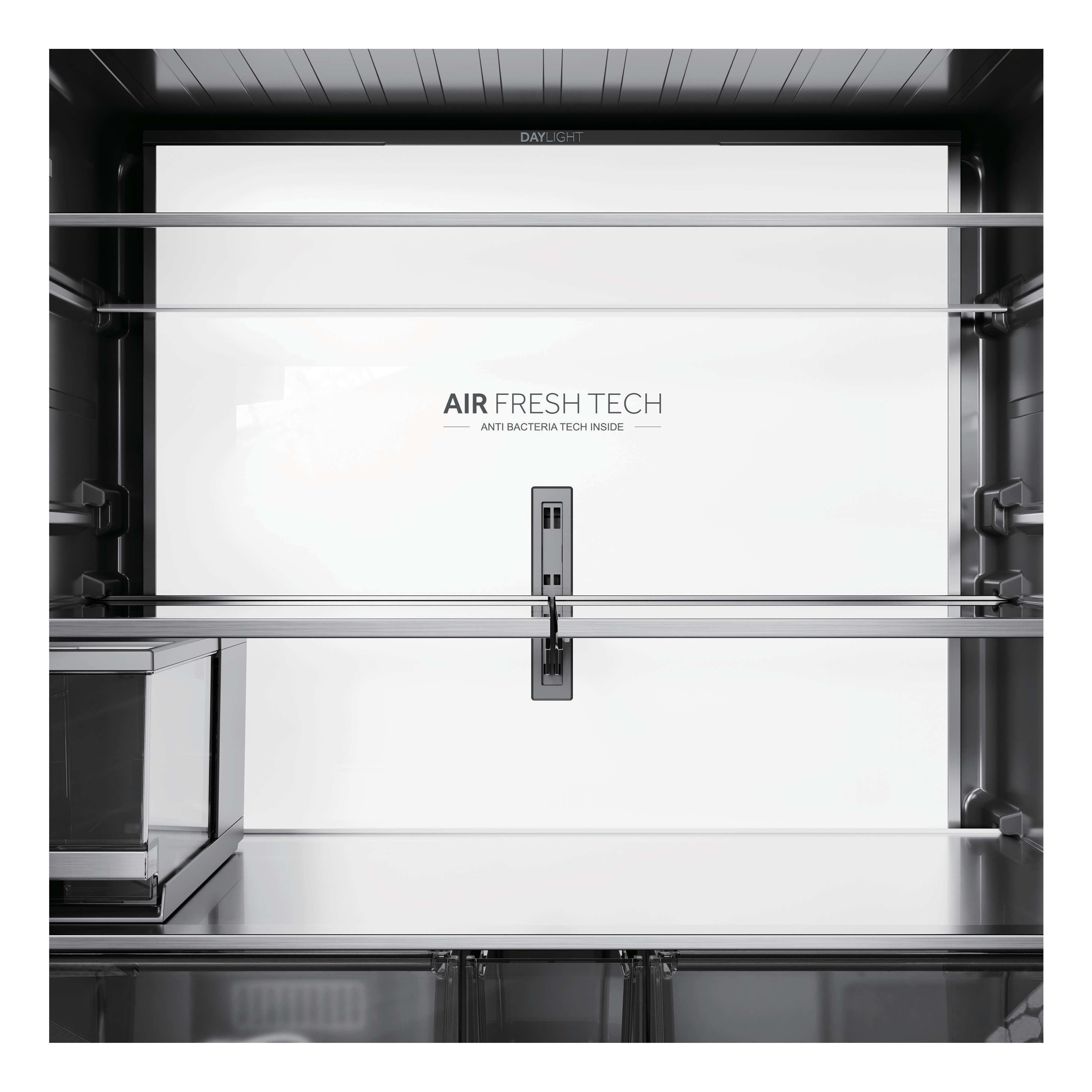 Ein leerer Kühlschrankinnenraum mit Glasböden und Schubladen. Air Fresh Tech.