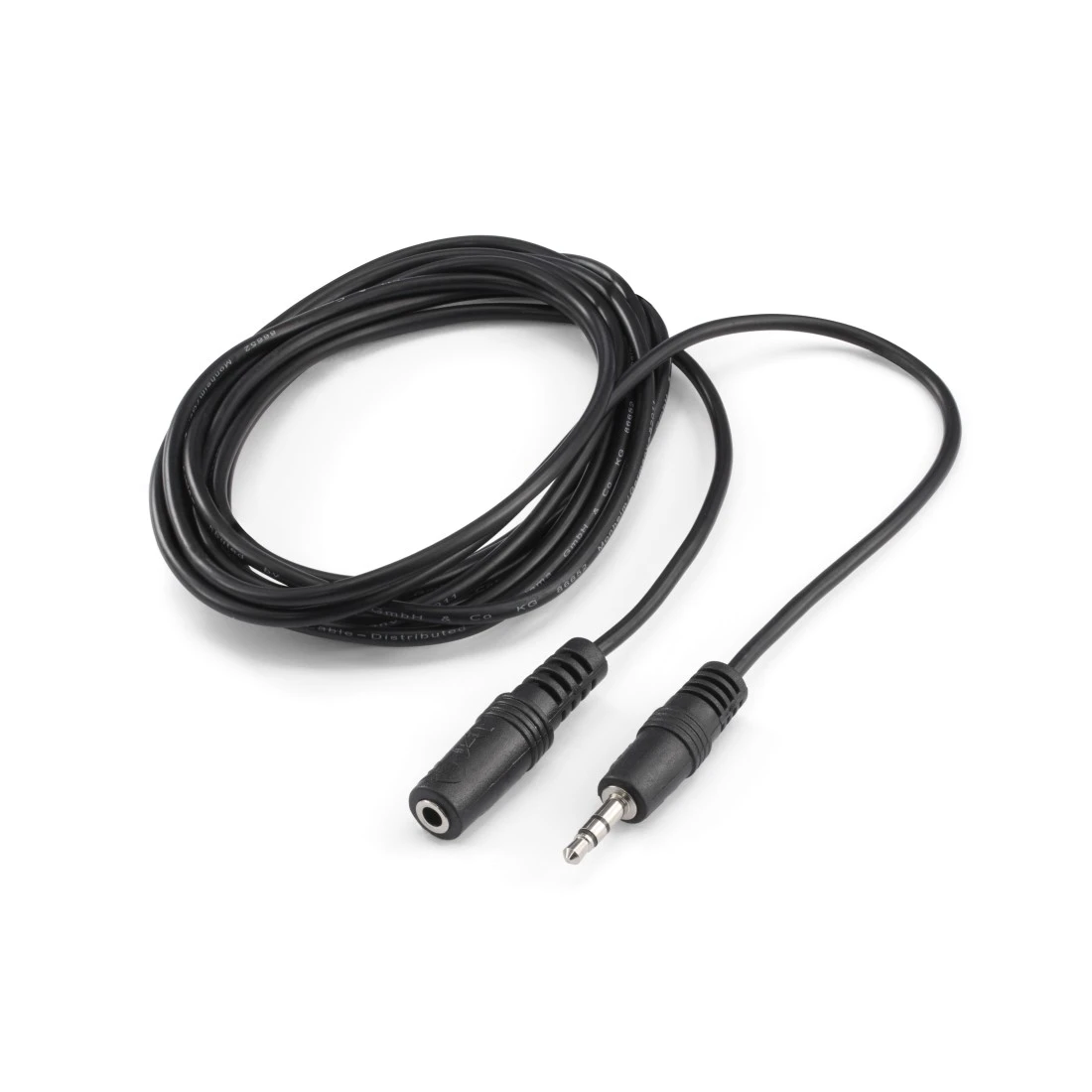 Fekete audio kábel 3,5 mm-es dugóval és aljzattal, feltekerve.