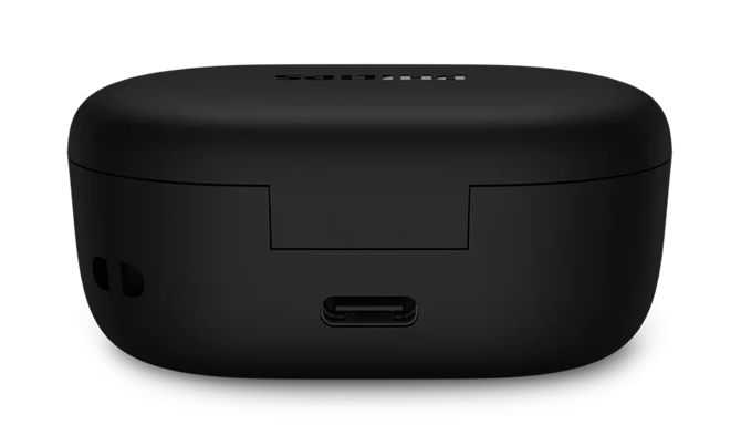 Czarne etui ładujące do słuchawek z portem USB-C i otworami wentylacyjnymi.