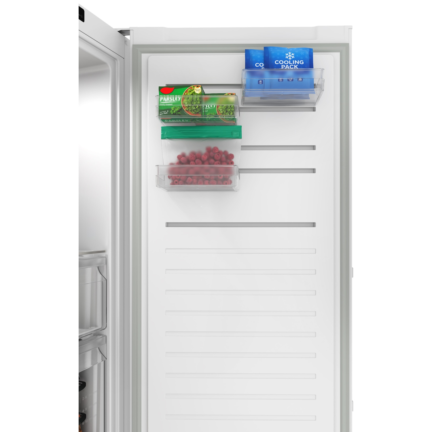 Porte intérieure de congélateur avec persil congelé, baies et packs de froid.
