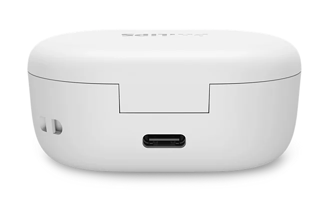 Białe etui ładujące do słuchawek z portem USB-C i otworami.