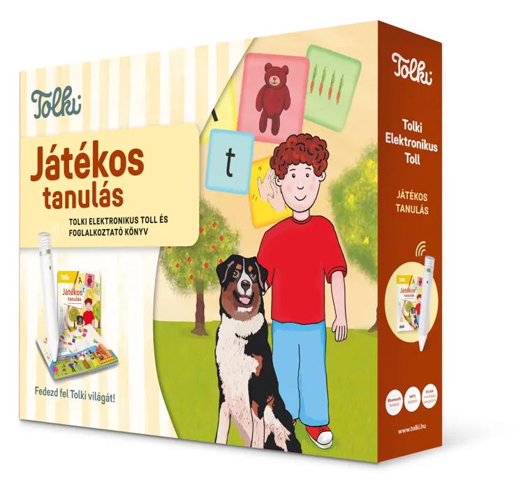 Egy fiú és egy kutya fa előtt, tanulókártyákkal és tollal.