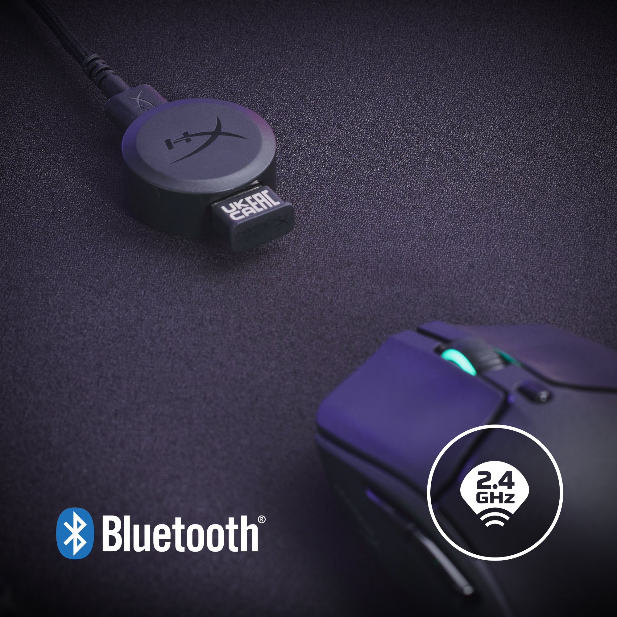 Mysz bezprzewodowa z Bluetooth i adapterem 2,4 GHz na ciemnym tle.