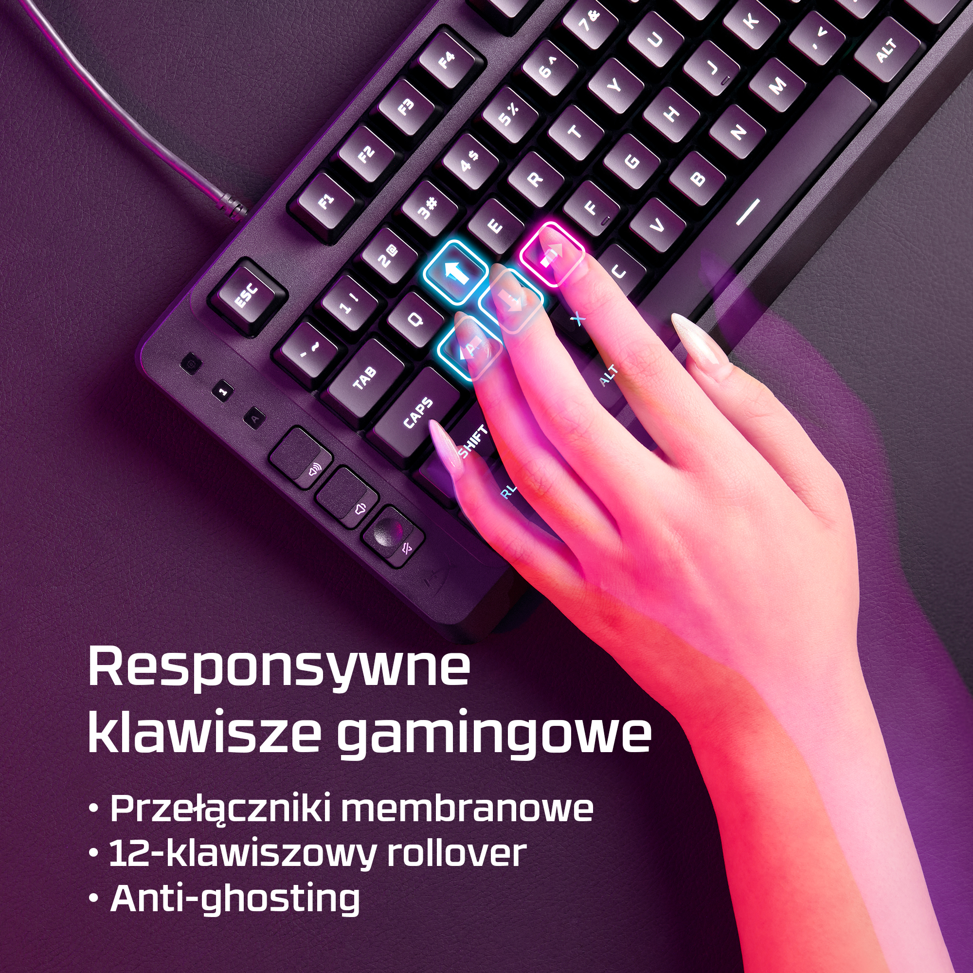 Dłoń naciska podświetlone klawisze na klawiaturze gamingowej.