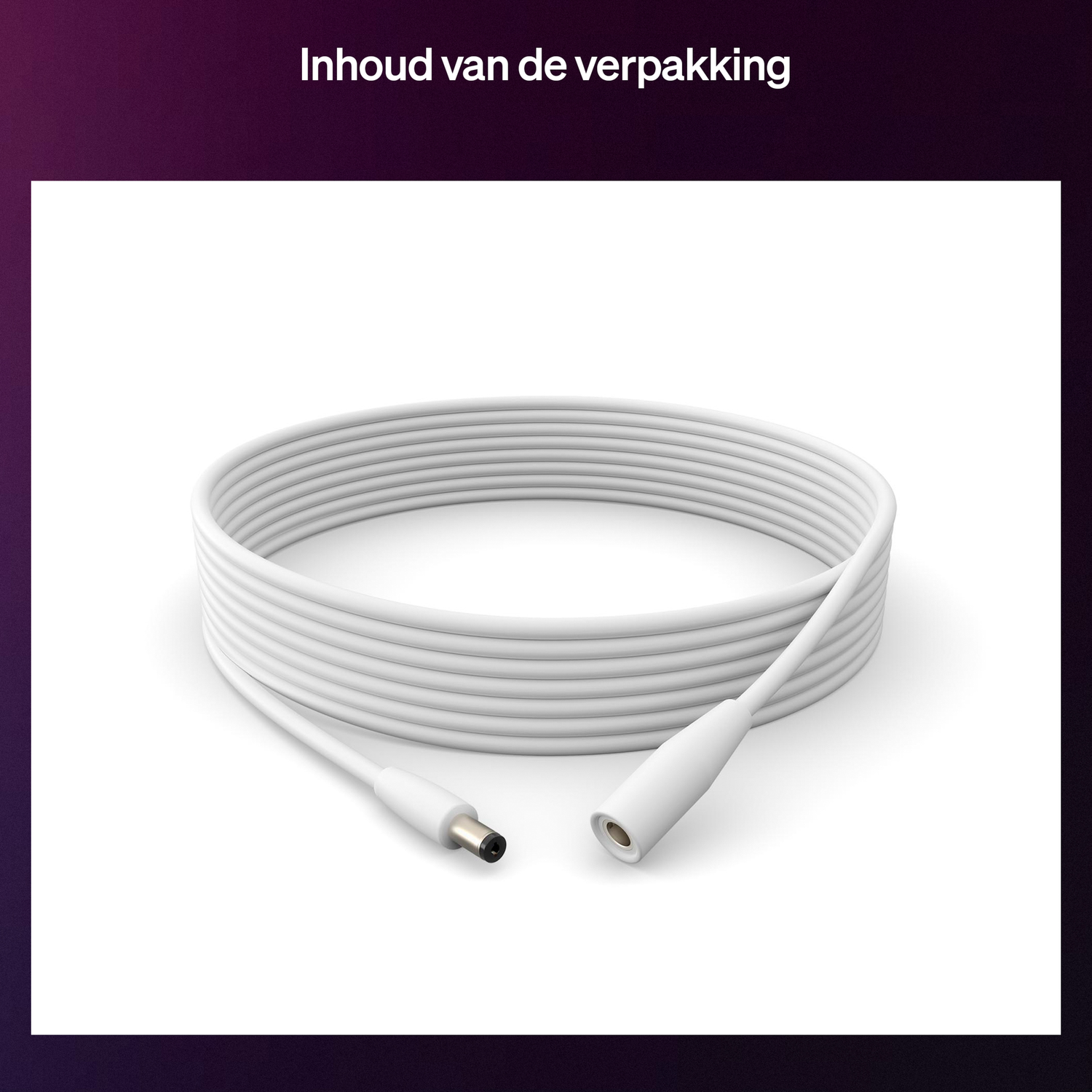 Een witte, opgerolde kabel met een ronde stekker en een vrouwelijke aansluiting.