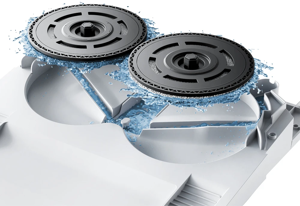 Deux têtes de brosse rotatives avec de l'eau éclaboussant sur une machine de nettoyage blanche.