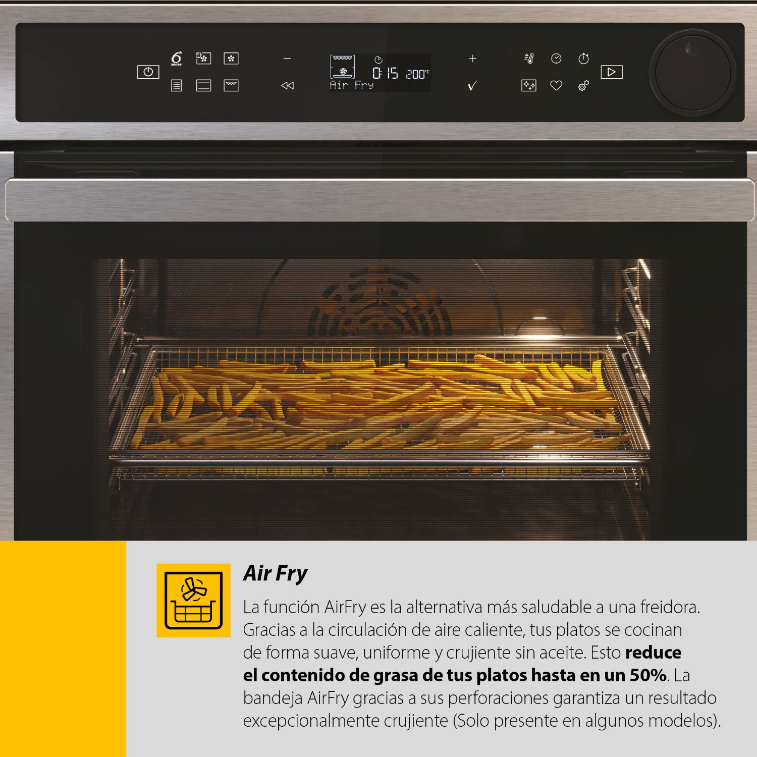 Un horno con función Air Fry cocina papas fritas crujientes en una rejilla.