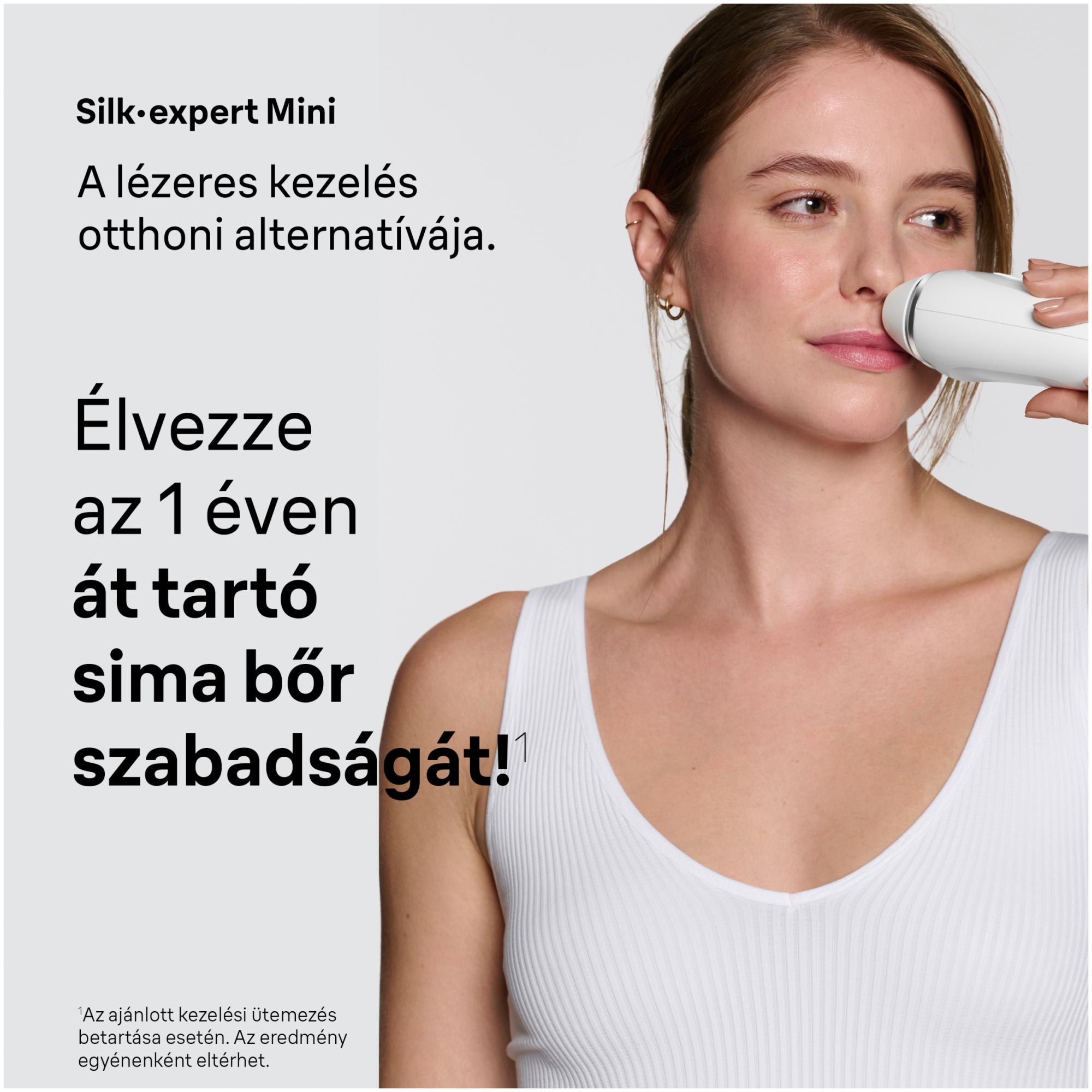 Egy nő IPL szőrtelenítő eszközt használ az arcán.