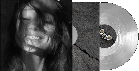 Zwart-wit foto van een vrouw met gesloten ogen en een transparante vinylplaat met bloemen.