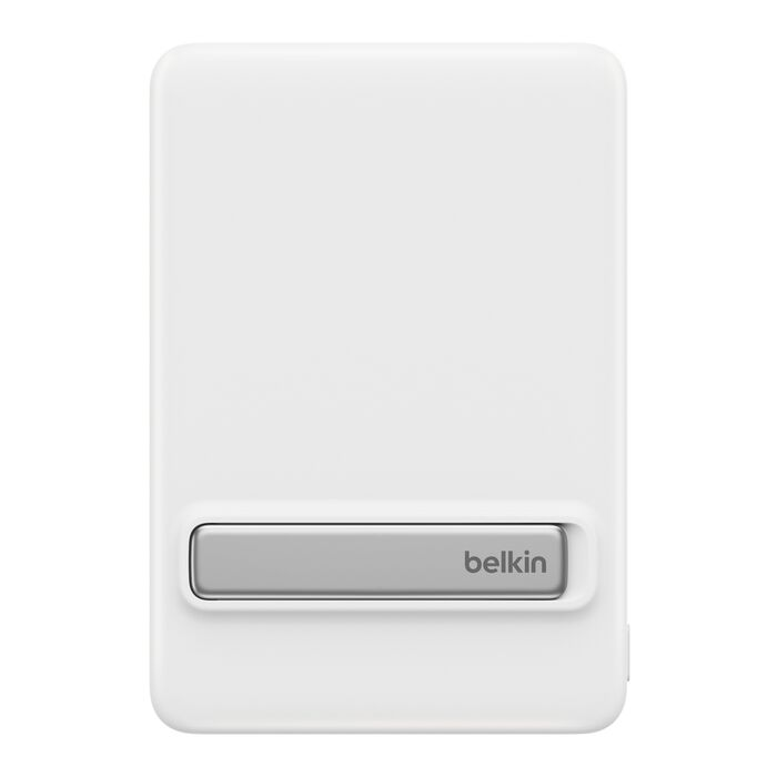 Un dispositivo rectangular blanco con una franja gris y el logo de Belkin.