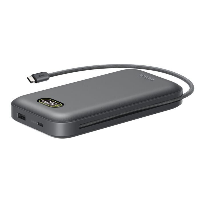 Batería externa gris con cable USB-C y pantalla de 100%.