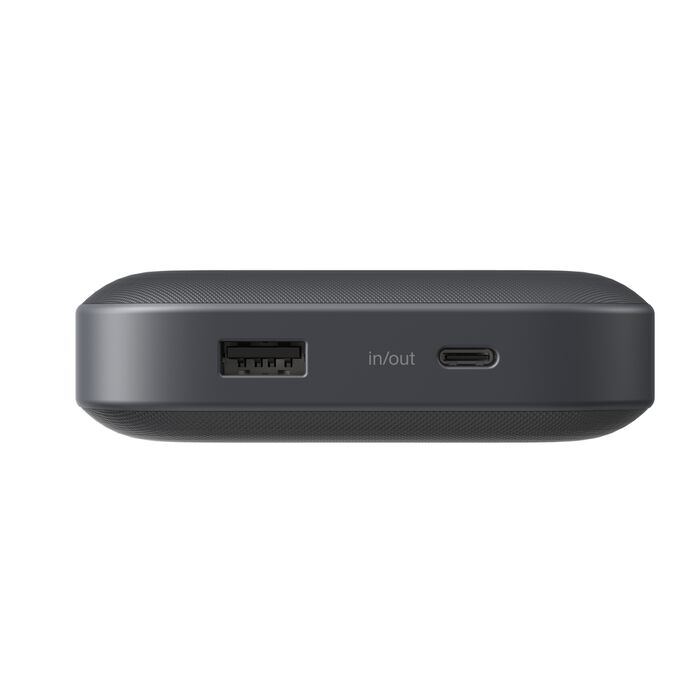 Batería externa gris con puertos USB-A y USB-C.