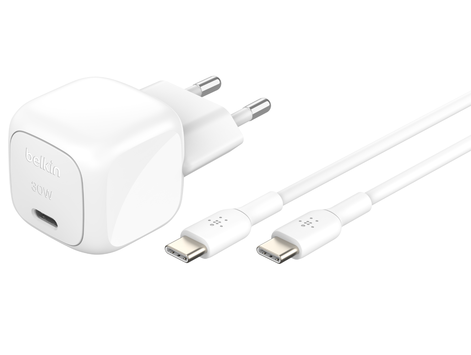 Un cargador Belkin USB-C blanco de 30W con dos cables USB-C blancos.