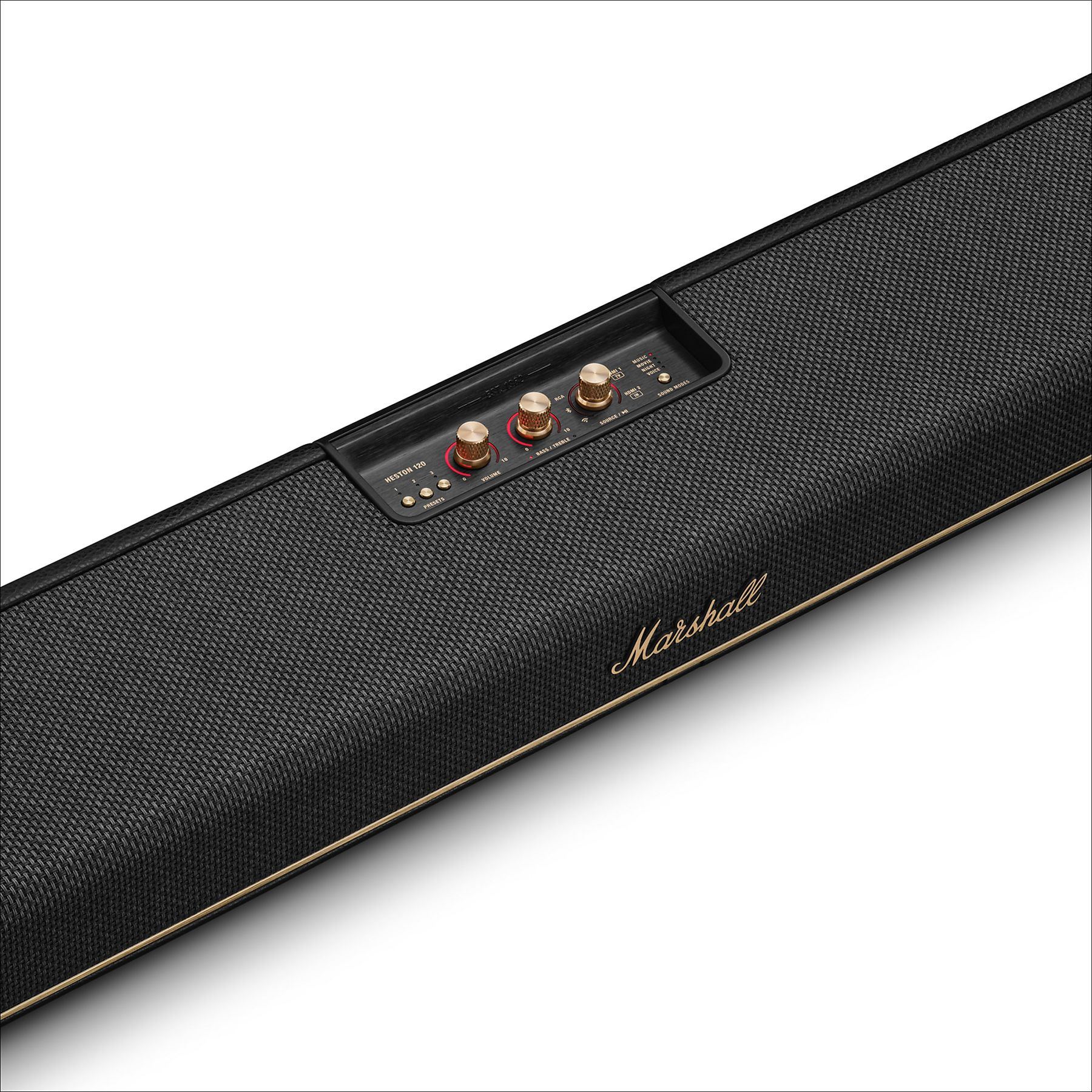 Altavoz Marshall negro con perillas y etiquetas doradas.