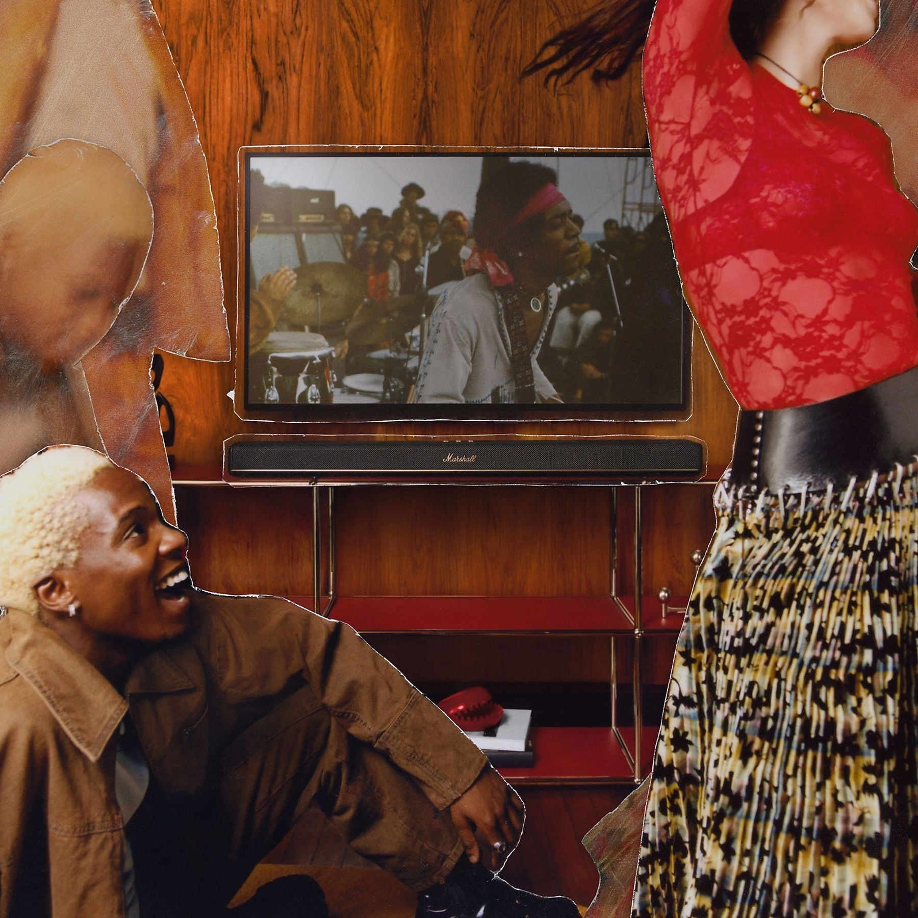 Un hombre ríe, una mujer baila, un televisor muestra un concierto. Estilo collage.