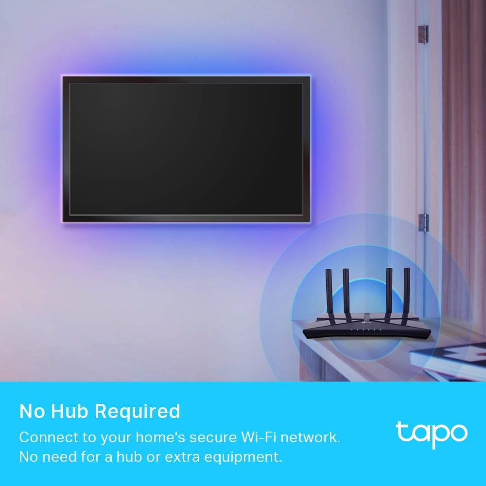 Egy fekete router jeleket sugároz egy kék háttérvilágítású TV felé.