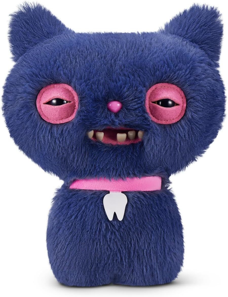 Un peluche azul y peludo con ojos rosas y un dije de diente.