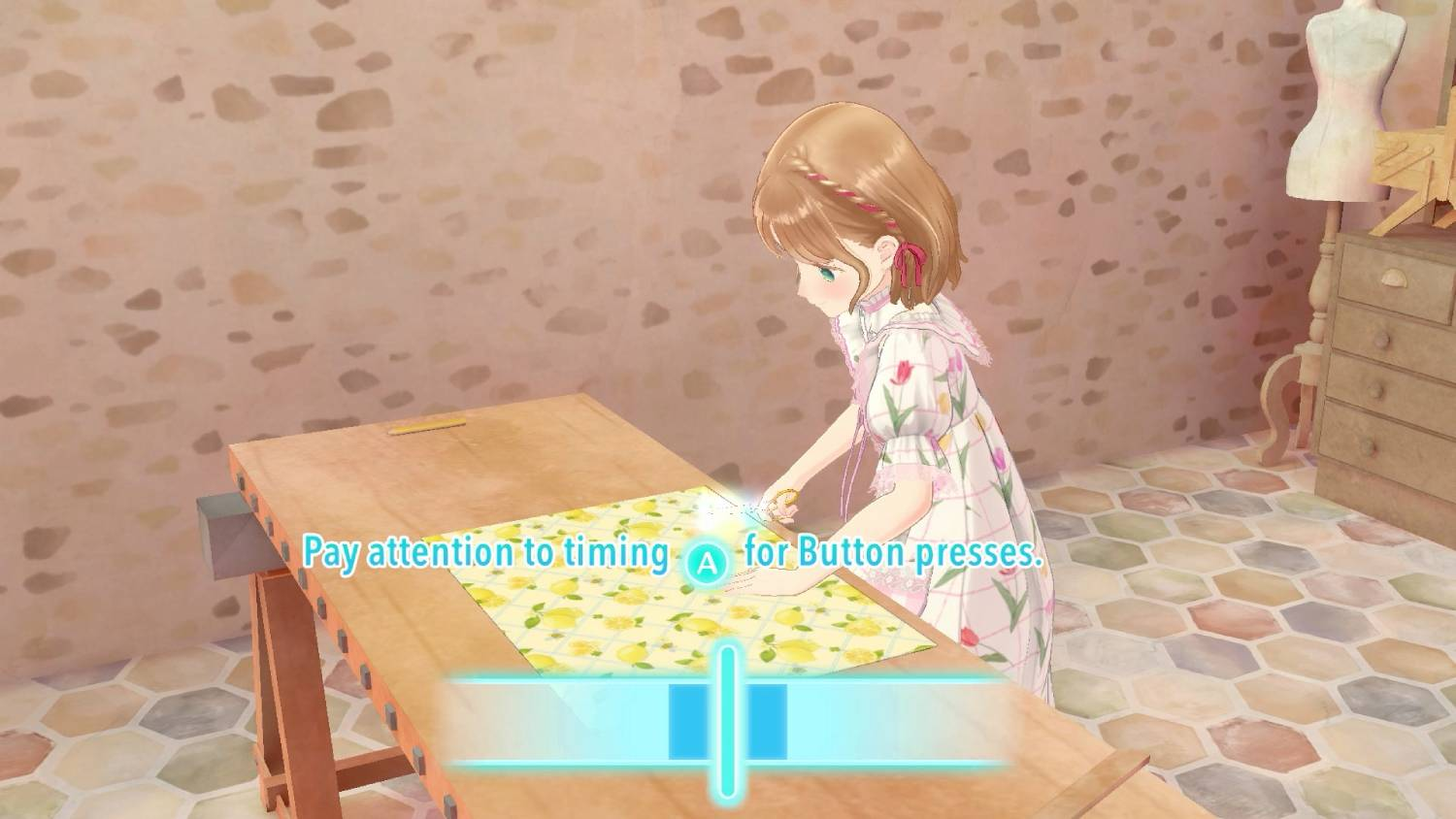 Una niña corta tela con un patrón de limones amarillos. Es visible una interfaz de juego.