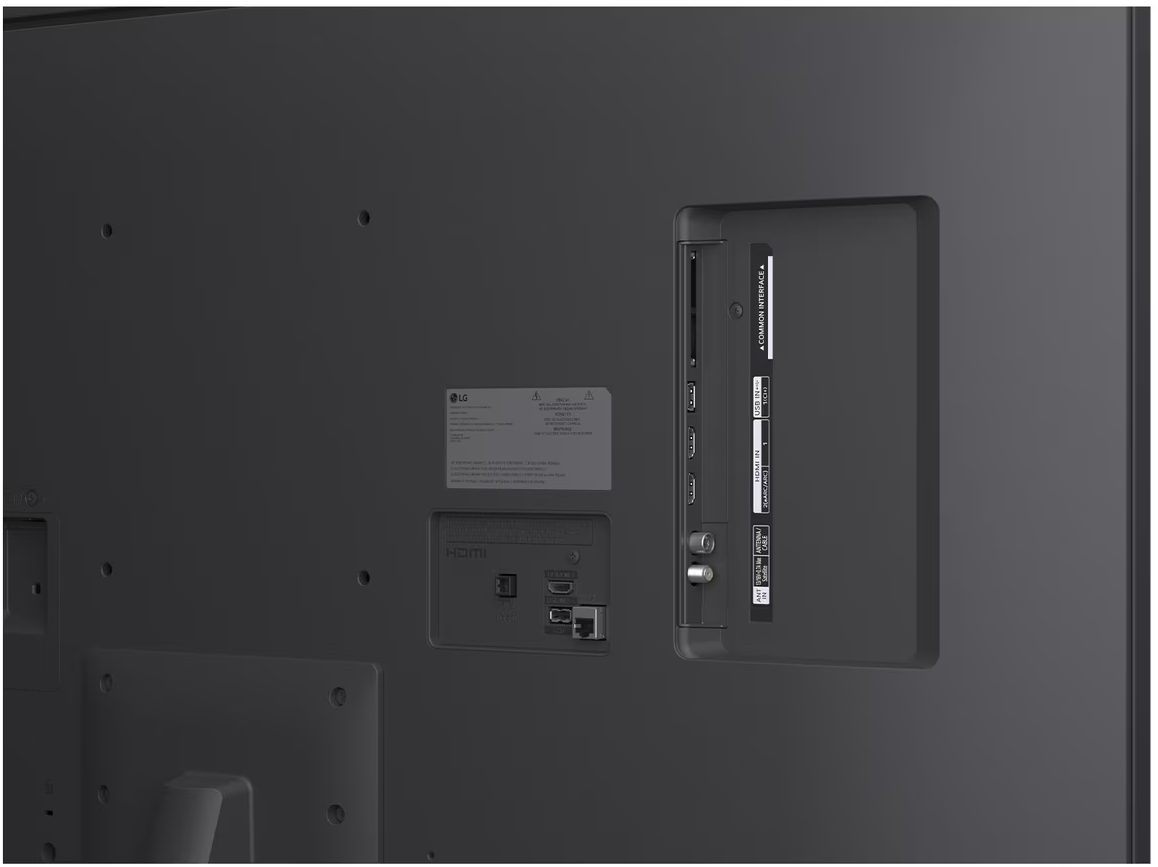 TV hátoldala HDMI, USB és antenna csatlakozókkal.