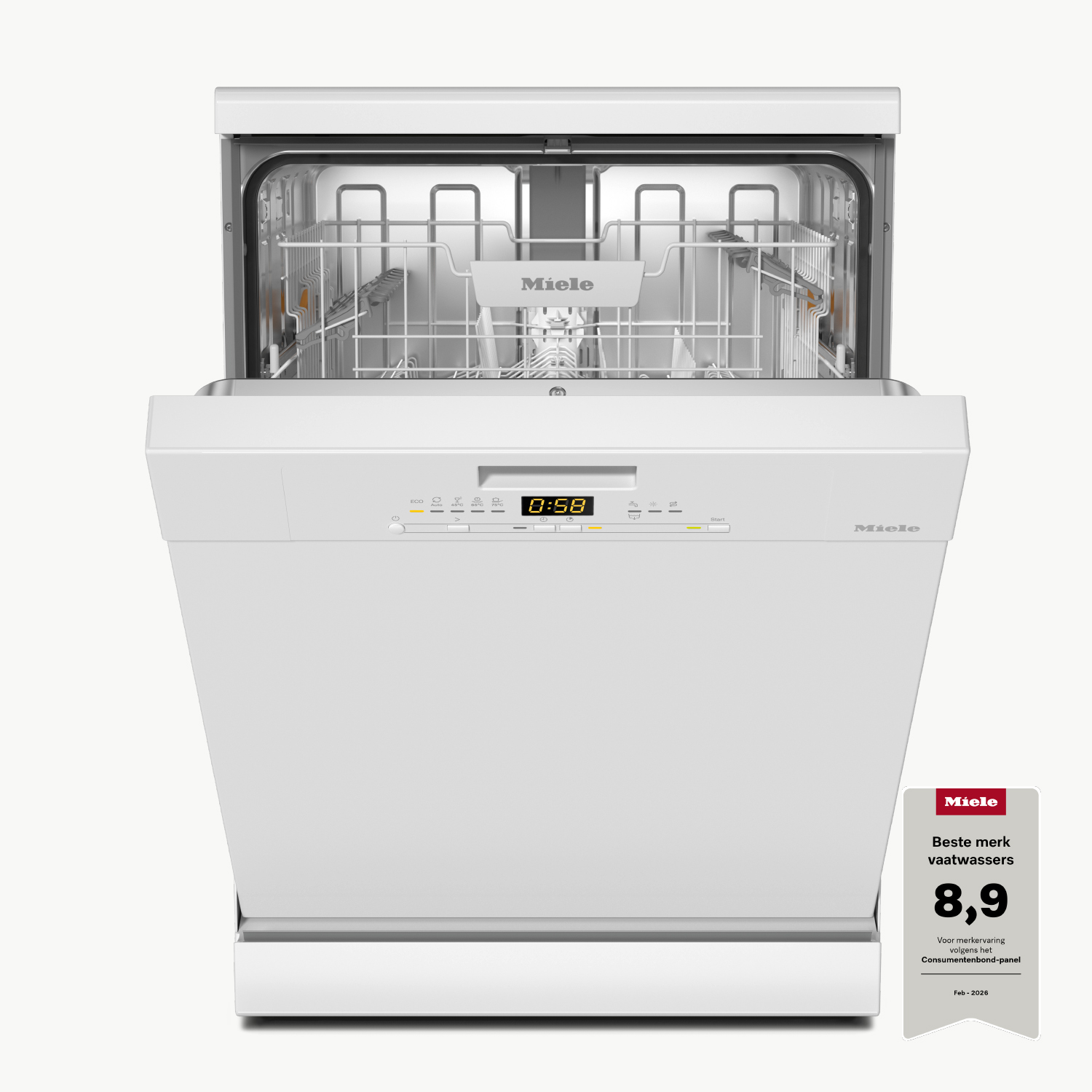 Een witte Miele vaatwasser met open deur en bedieningspaneel dat de tijd toont.