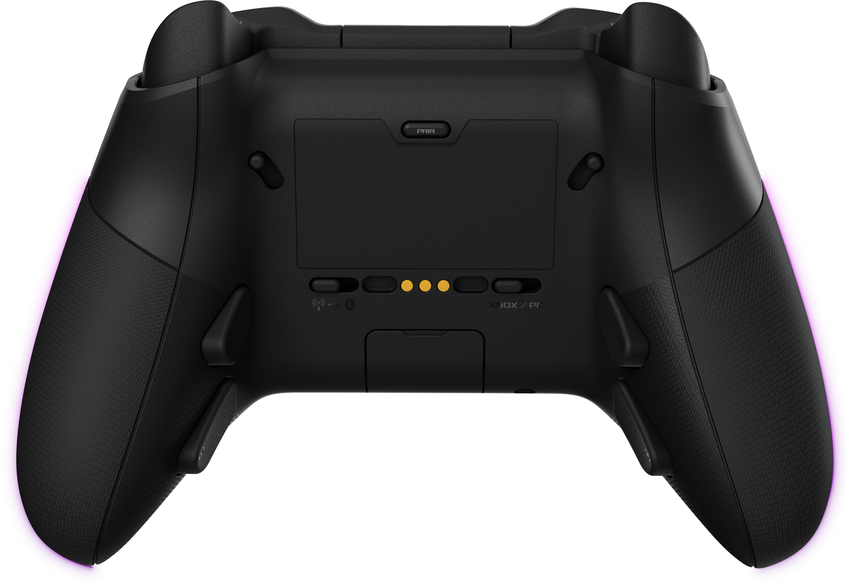 Vue arrière d'une manette de jeu noire avec poignées et boutons texturés.