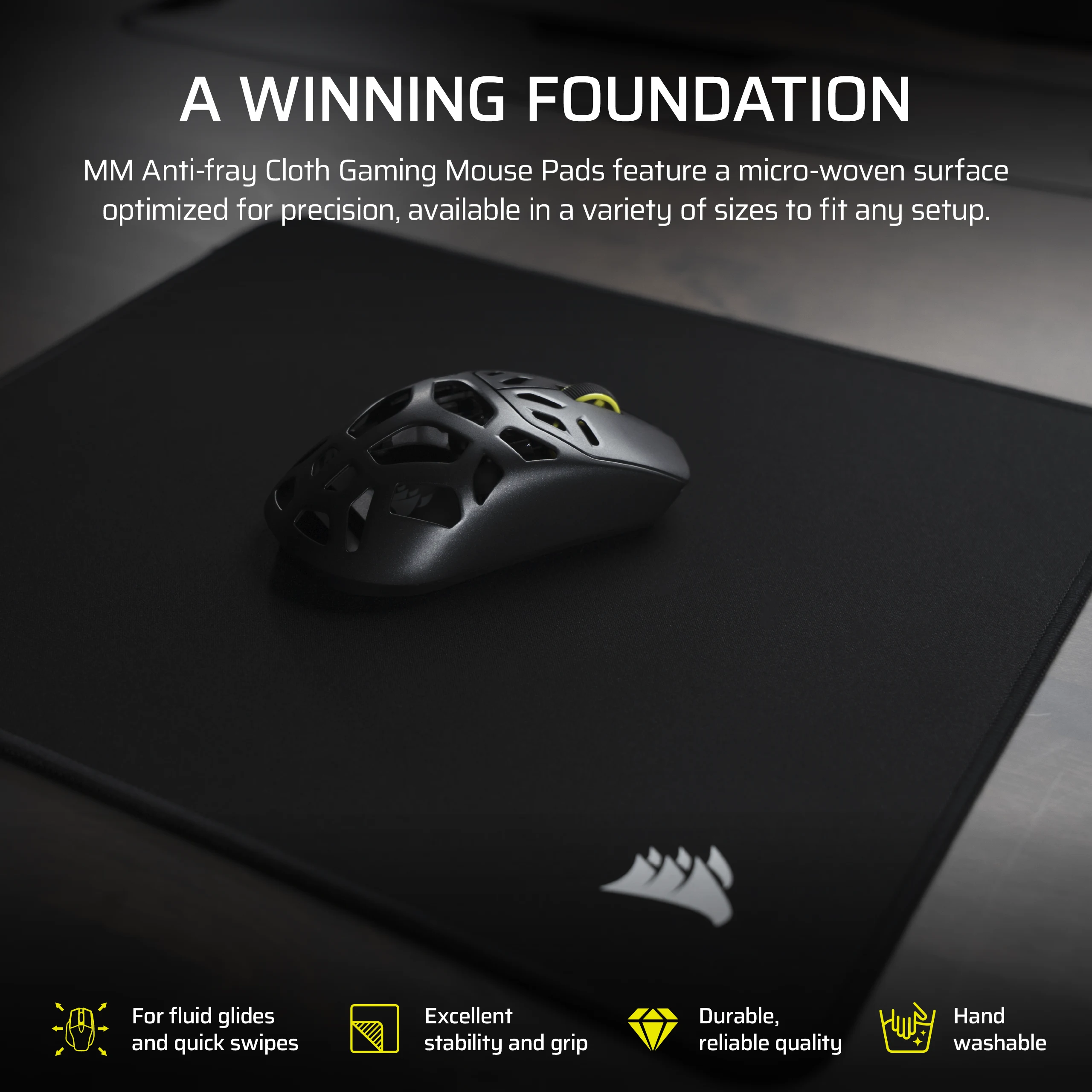 Tapis de souris gaming noir avec souris et texte.
