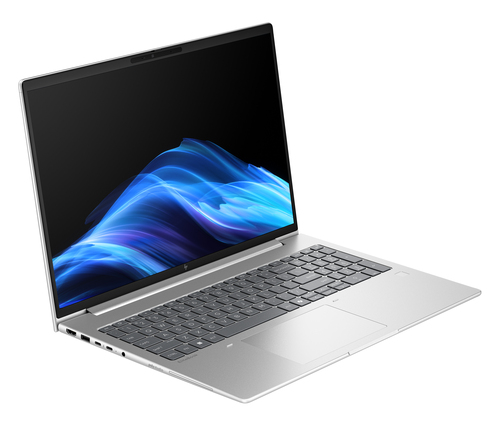 Un portátil plateado con un fondo de pantalla azul ondulado en su pantalla.