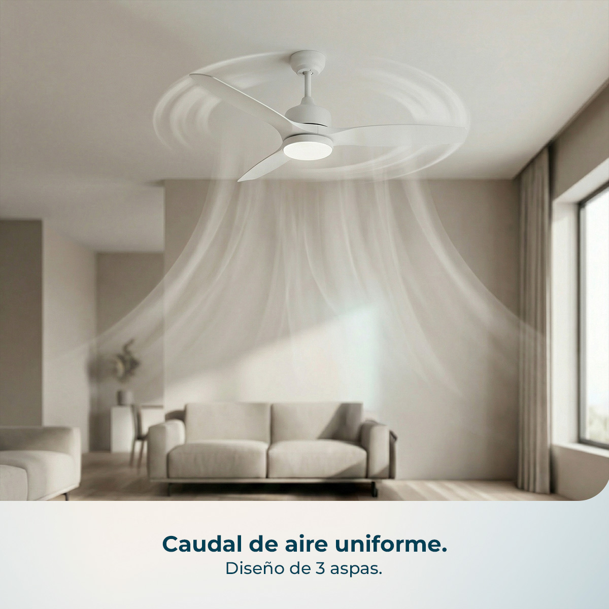 Un ventilador de techo blanco de tres aspas circula aire sobre un sofá.