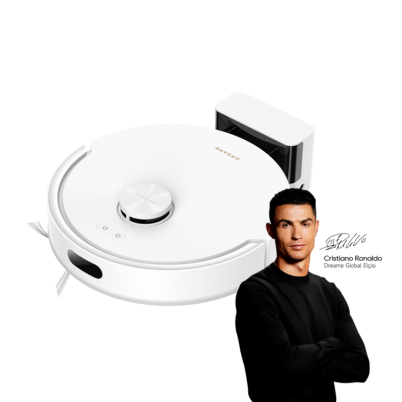 Cristiano Ronaldo'nun imza ve yazısının yanında beyaz bir robot süpürge.