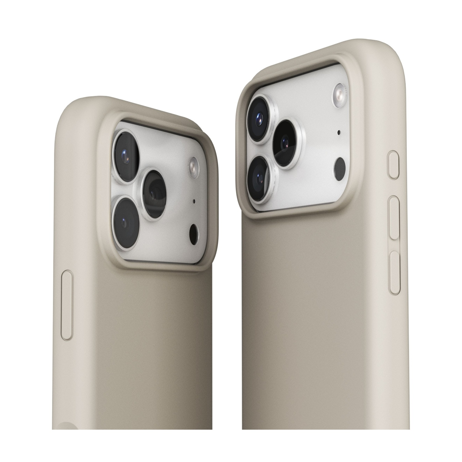 Due custodie chiare per telefono con tre obiettivi della fotocamera su sfondo bianco.