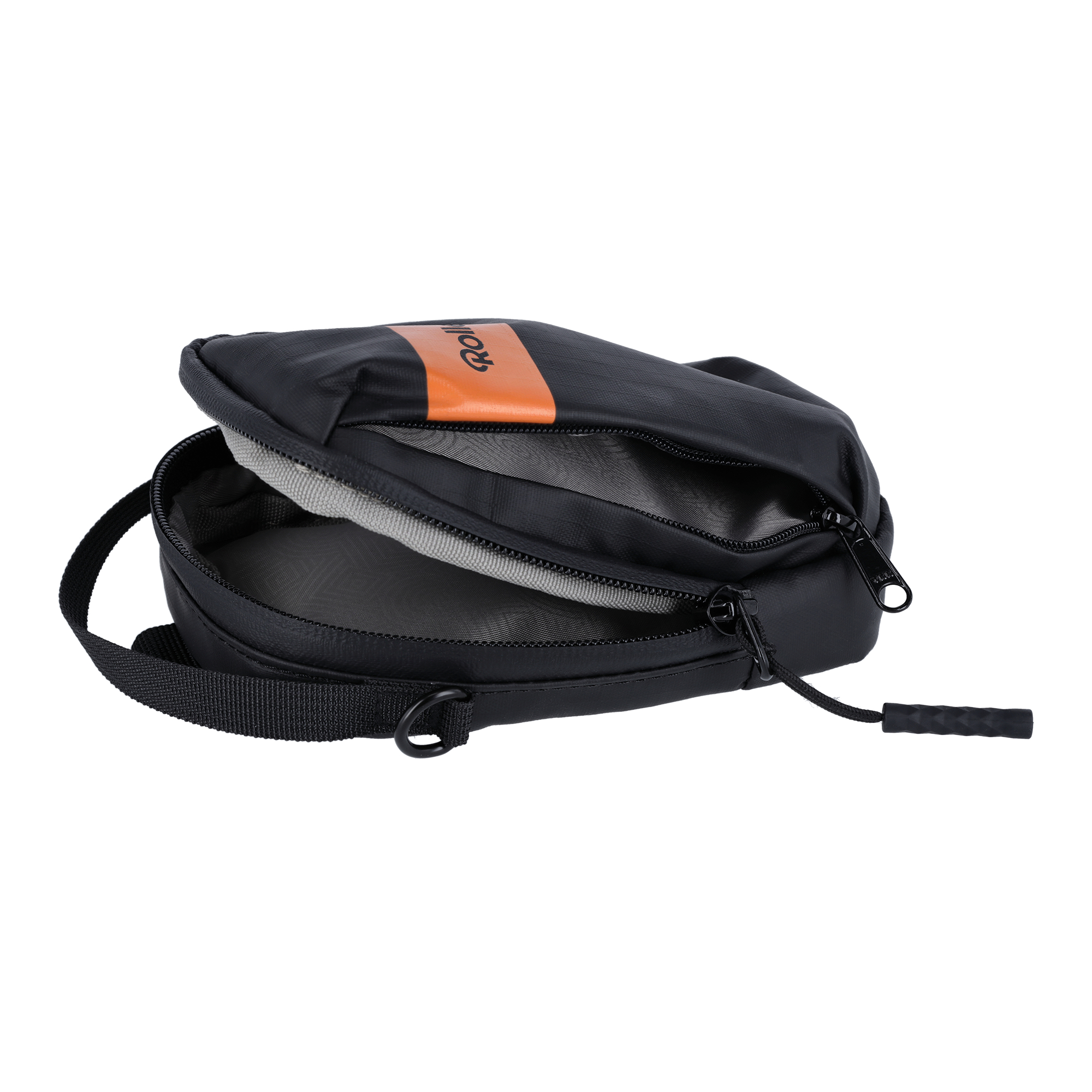 Schwarze Tasche mit orangefarbenem Band und Reißverschluss, weißer Hintergrund.