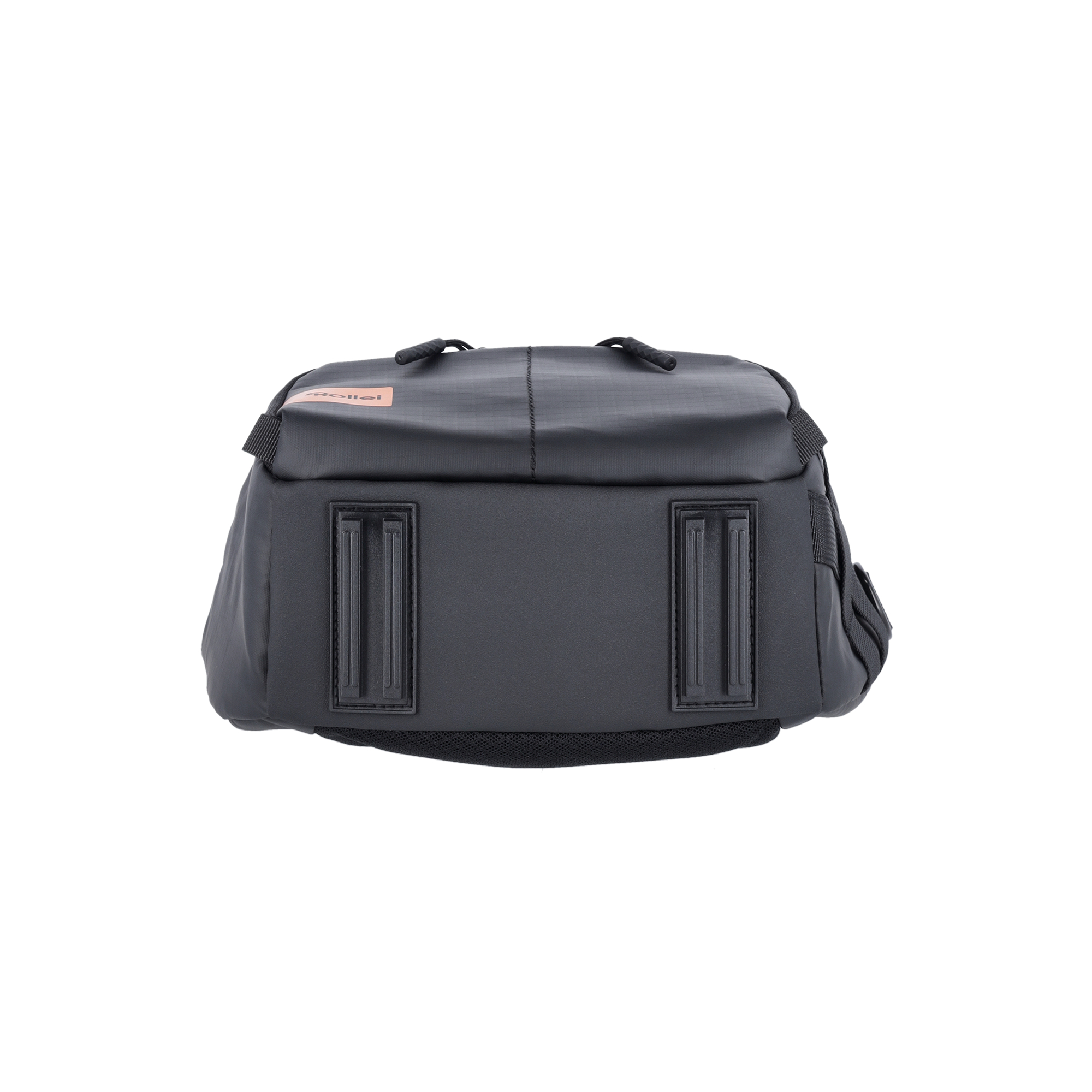 Schwarze Tasche mit orangefarbenem Logo, weiße Hintergrund