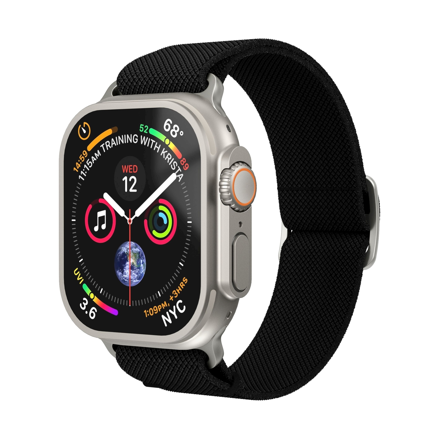 Uno smartwatch argentato con cinturino in tessuto nero mostra ora, meteo e metriche di attività.