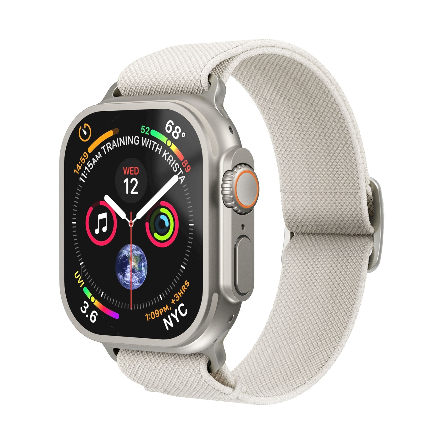 Uno smartwatch argentato con cinturino in tessuto chiaro su sfondo bianco.