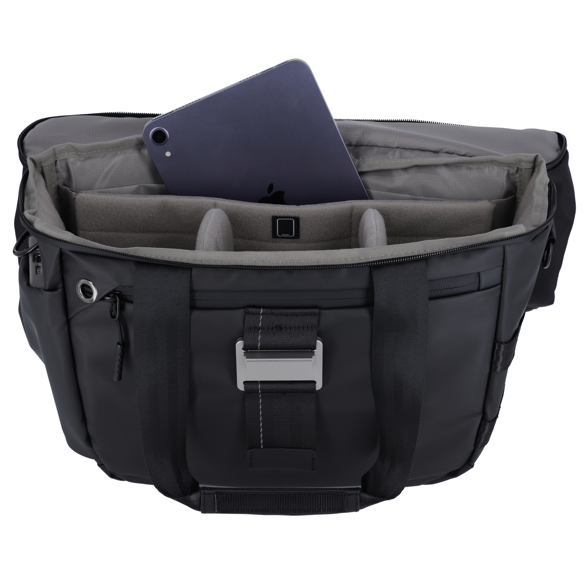 Schwarze Tasche mit Tablet und gepolsterten Fächern.
