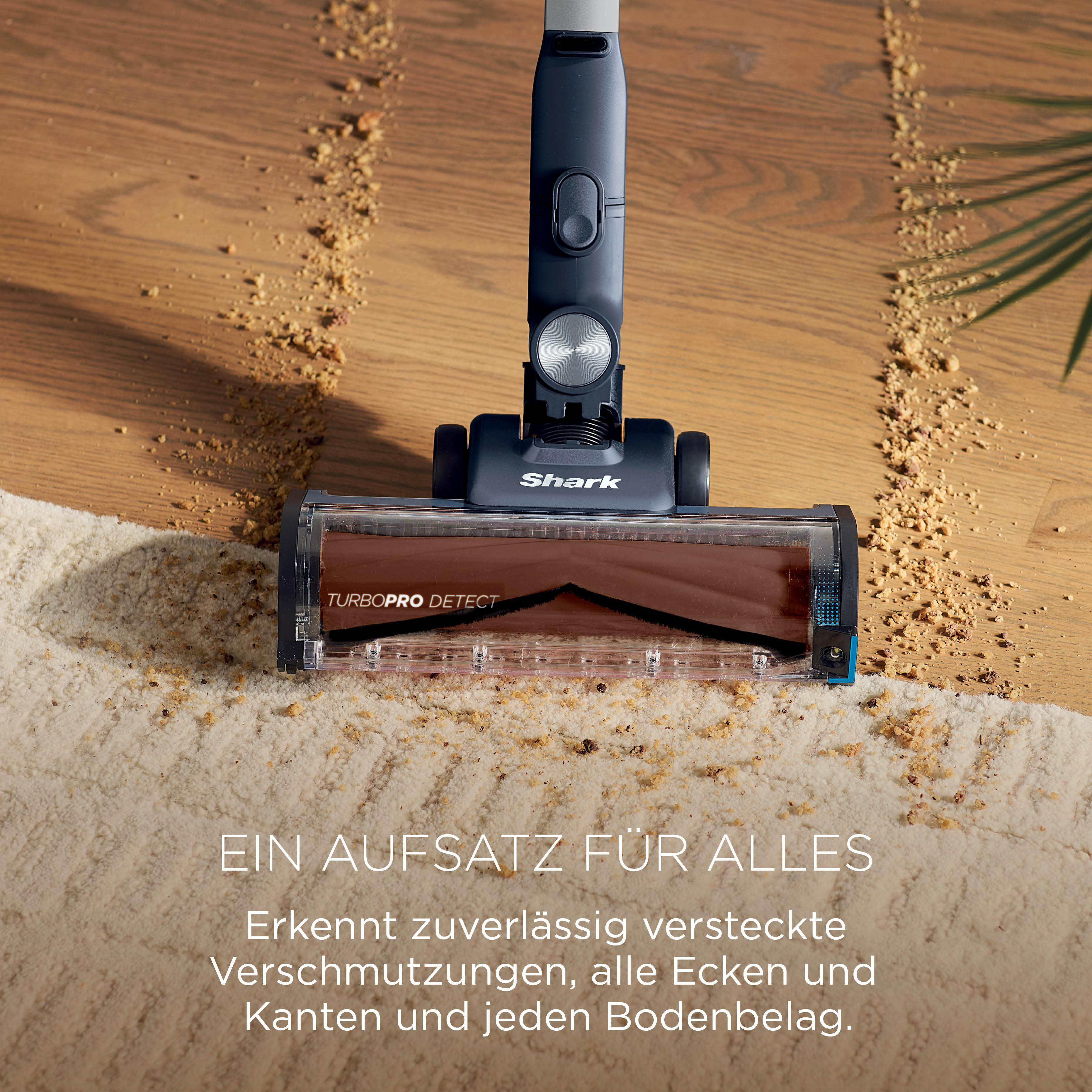 Ein Shark Staubsaugerkopf reinigt Holz und Teppich von Krümeln.